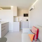 Lägenhet Freshly Renovated, Walk To Yumbo, Shops & Dining *