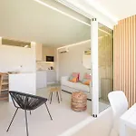 Lägenhet Freshly Renovated, Walk To Yumbo, Shops & Dining *