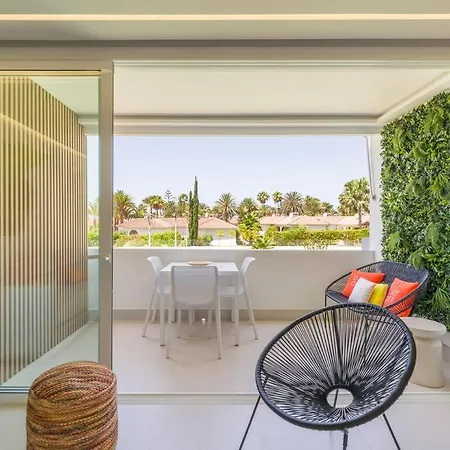 Apartment Freshly Renovated, Walk To Yumbo, Shops & Dining San Bartolomé