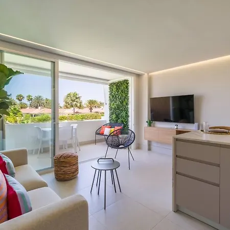 Freshly Renovated, Walk To Yumbo, Shops & Dining *
