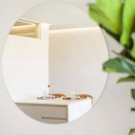 Freshly Renovated, Walk To Yumbo, Shops & Dining Apartment *